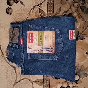 NWT Wrangler 34x34 Regular Fit Jeans